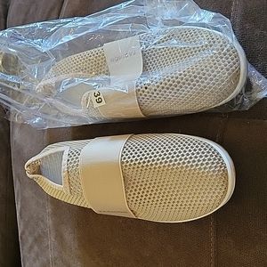 Slip on mesh shoes